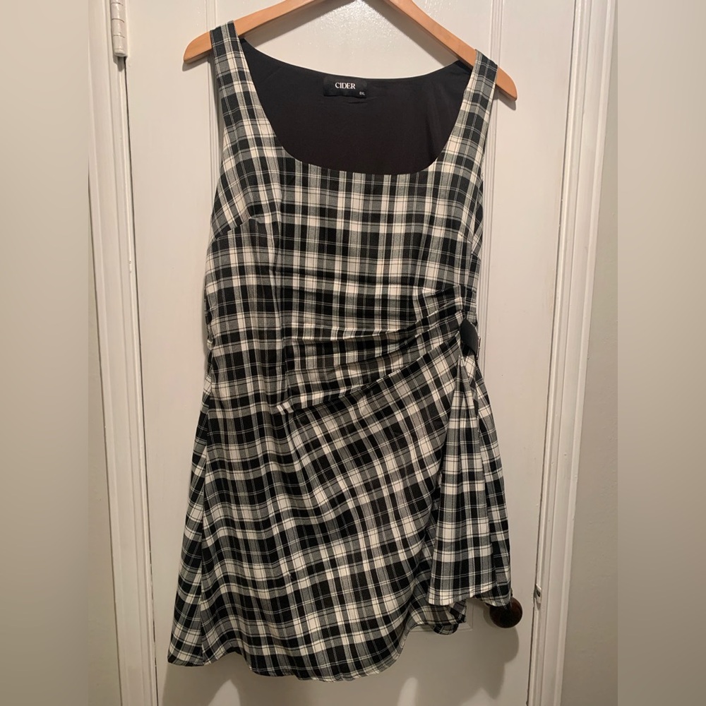 Cider Black and White Side Ruched Belted Plaid Dress - Picture 5 of 16